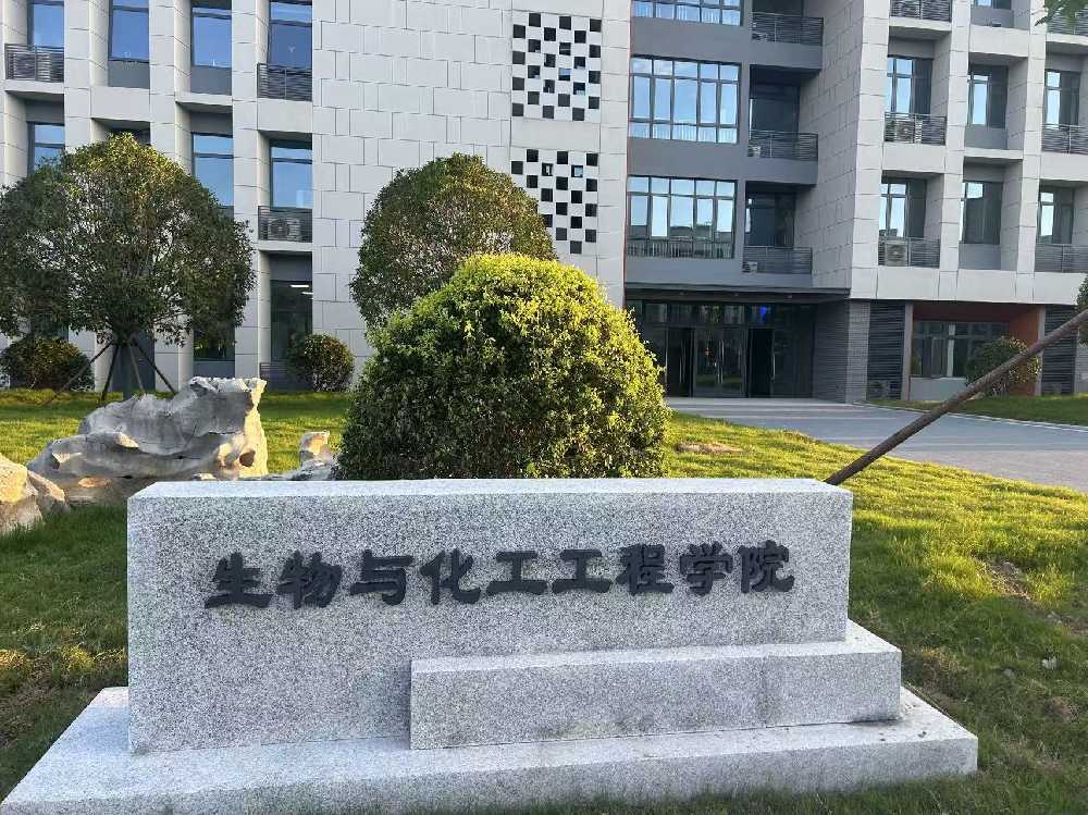 巴中市扬州职业大学体育场高杆灯项目